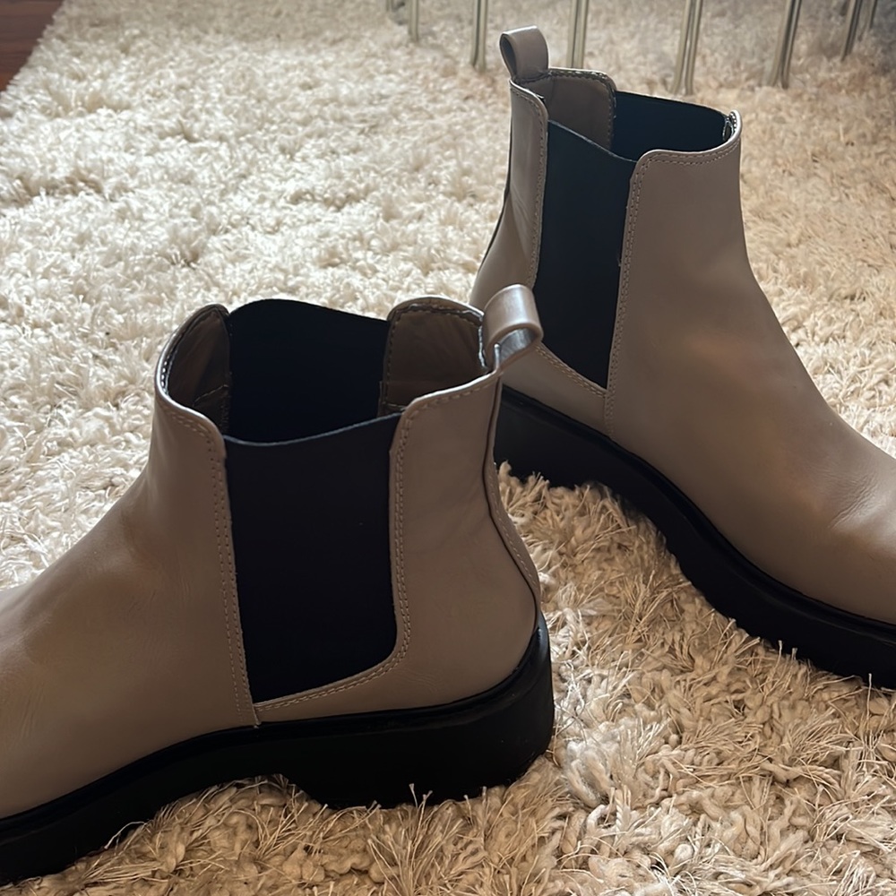 Boots - Picture 3 of 3